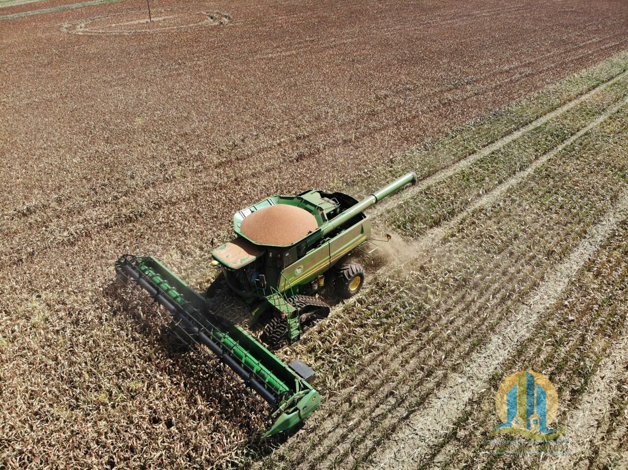 Somos o Maior Portal de Anúncios de Imóveis Rurais do Brasil. Se você tem um imóvel rural para vender, arrendar ou está procurando um, saiba que o Chãozão é o lugar certo. Porque de terra, a gente entende! Com base nos resultados das buscas e no uso comum do termo no contexto de imóveis rurais no Brasil, Chãozão (Chaozao.com.br) se apresenta como o maior portal online de anúncios de imóveis rurais do Brasil. Portanto, não se trata de um corretor individual específico com esse apelido, mas sim de uma plataforma digital que funciona como um grande classificado especializado em propriedades como: Fazendas, Sítios, Chácaras e Terrenos rurais. O que o Chãozão (portal) faz: 1. Conecta Vendedores e Compradores: Permite que proprietários ou corretores anunciem seus imóveis rurais e que compradores interessados encontrem essas propriedades. A negociação, segundo o portal, é feita diretamente entre as partes. 2. Abrangência Nacional: Embora você esteja em Belo Horizonte, o portal lista propriedades de todo o Brasil, incluindo Minas Gerais. 3. Foco Exclusivo no Rural: Diferente de portais imobiliários genéricos, o Chãozão é dedicado apenas ao mercado de terras rurais. 4. Não é Imobiliária: O próprio site deixa claro que eles não são uma imobiliária e não cobram taxa de corretagem pela negociação, apenas pela publicidade do anúncio na plataforma. Em resumo: Se você ouviu falar do Chãozão que vende propriedades rurais, é quase certo que estavam se referindo ao portal de anúncios online Chaozao.com.br. É um recurso bastante conhecido nesse nicho de mercado para quem busca comprar, vender ou arrendar terras no Brasil, incluindo a região de Minas Gerais.