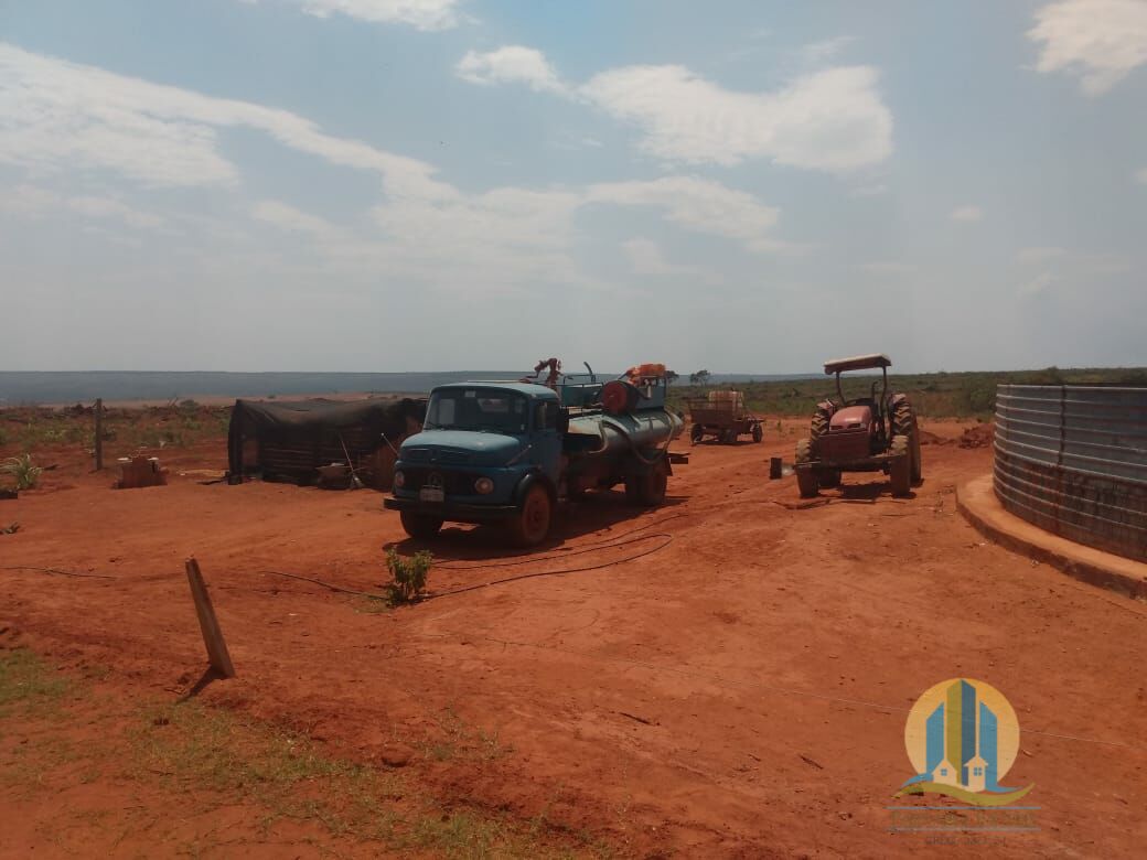 Somos o Maior Portal de Anúncios de Imóveis Rurais do Brasil. Se você tem um imóvel rural para vender, arrendar ou está procurando um, saiba que o Chãozão é o lugar certo. Porque de terra, a gente entende! Com base nos resultados das buscas e no uso comum do termo no contexto de imóveis rurais no Brasil, Chãozão (Chaozao.com.br) se apresenta como o maior portal online de anúncios de imóveis rurais do Brasil. Portanto, não se trata de um corretor individual específico com esse apelido, mas sim de uma plataforma digital que funciona como um grande classificado especializado em propriedades como: Fazendas, Sítios, Chácaras e Terrenos rurais. O que o Chãozão (portal) faz: 1. Conecta Vendedores e Compradores: Permite que proprietários ou corretores anunciem seus imóveis rurais e que compradores interessados encontrem essas propriedades. A negociação, segundo o portal, é feita diretamente entre as partes. 2. Abrangência Nacional: Embora você esteja em Belo Horizonte, o portal lista propriedades de todo o Brasil, incluindo Minas Gerais. 3. Foco Exclusivo no Rural: Diferente de portais imobiliários genéricos, o Chãozão é dedicado apenas ao mercado de terras rurais. 4. Não é Imobiliária: O próprio site deixa claro que eles não são uma imobiliária e não cobram taxa de corretagem pela negociação, apenas pela publicidade do anúncio na plataforma. Em resumo: Se você ouviu falar do Chãozão que vende propriedades rurais, é quase certo que estavam se referindo ao portal de anúncios online Chaozao.com.br. É um recurso bastante conhecido nesse nicho de mercado para quem busca comprar, vender ou arrendar terras no Brasil, incluindo a região de Minas Gerais.