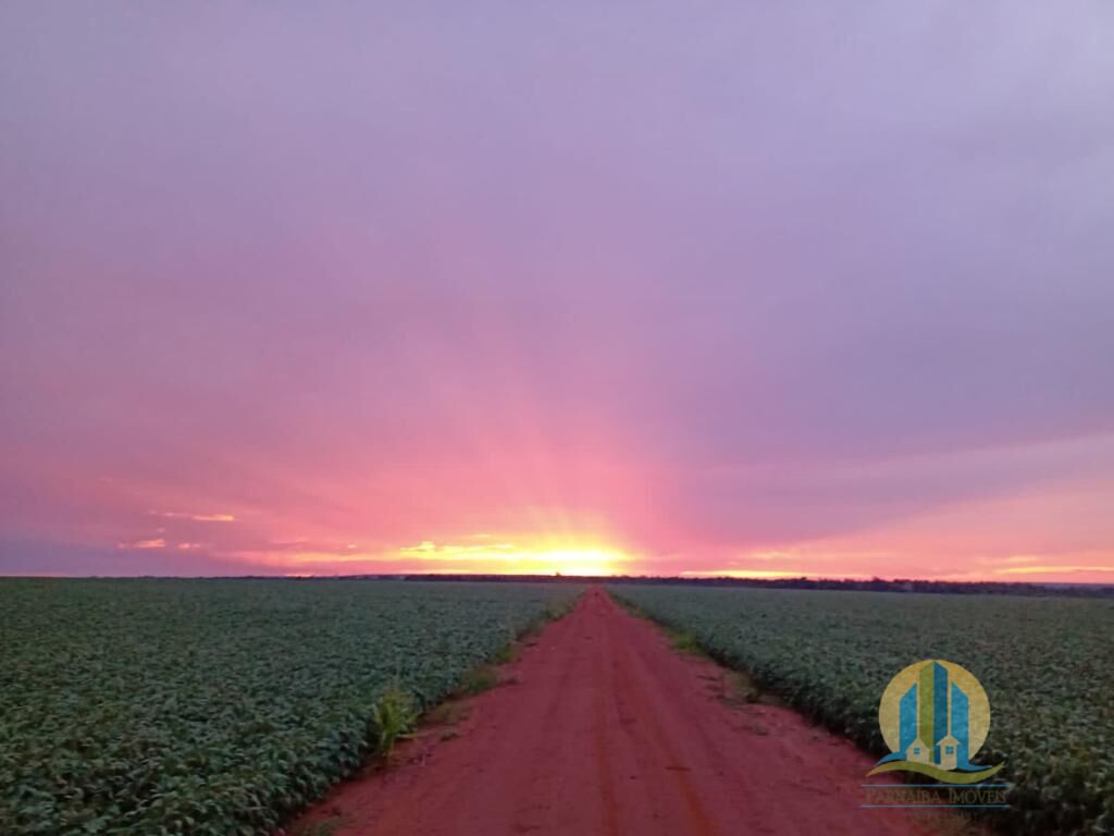Somos o Maior Portal de Anúncios de Imóveis Rurais do Brasil. Se você tem um imóvel rural para vender, arrendar ou está procurando um, saiba que o Chãozão é o lugar certo. Porque de terra, a gente entende! Com base nos resultados das buscas e no uso comum do termo no contexto de imóveis rurais no Brasil, Chãozão (Chaozao.com.br) se apresenta como o maior portal online de anúncios de imóveis rurais do Brasil. Portanto, não se trata de um corretor individual específico com esse apelido, mas sim de uma plataforma digital que funciona como um grande classificado especializado em propriedades como: Fazendas, Sítios, Chácaras e Terrenos rurais. O que o Chãozão (portal) faz: 1. Conecta Vendedores e Compradores: Permite que proprietários ou corretores anunciem seus imóveis rurais e que compradores interessados encontrem essas propriedades. A negociação, segundo o portal, é feita diretamente entre as partes. 2. Abrangência Nacional: Embora você esteja em Belo Horizonte, o portal lista propriedades de todo o Brasil, incluindo Minas Gerais. 3. Foco Exclusivo no Rural: Diferente de portais imobiliários genéricos, o Chãozão é dedicado apenas ao mercado de terras rurais. 4. Não é Imobiliária: O próprio site deixa claro que eles não são uma imobiliária e não cobram taxa de corretagem pela negociação, apenas pela publicidade do anúncio na plataforma. Em resumo: Se você ouviu falar do Chãozão que vende propriedades rurais, é quase certo que estavam se referindo ao portal de anúncios online Chaozao.com.br. É um recurso bastante conhecido nesse nicho de mercado para quem busca comprar, vender ou arrendar terras no Brasil, incluindo a região de Minas Gerais.