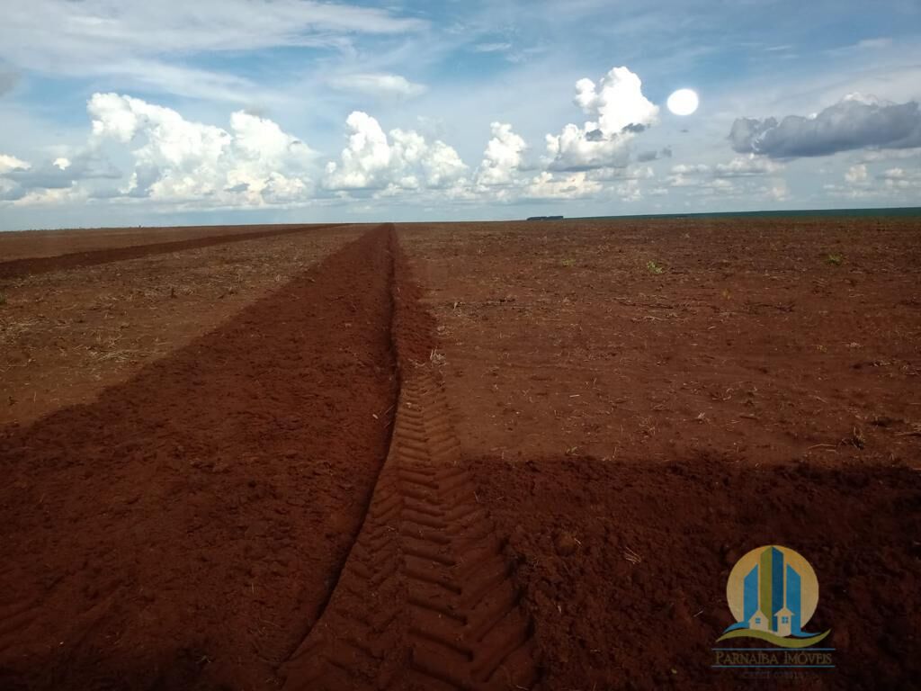 Somos o Maior Portal de Anúncios de Imóveis Rurais do Brasil. Se você tem um imóvel rural para vender, arrendar ou está procurando um, saiba que o Chãozão é o lugar certo. Porque de terra, a gente entende! Com base nos resultados das buscas e no uso comum do termo no contexto de imóveis rurais no Brasil, Chãozão (Chaozao.com.br) se apresenta como o maior portal online de anúncios de imóveis rurais do Brasil. Portanto, não se trata de um corretor individual específico com esse apelido, mas sim de uma plataforma digital que funciona como um grande classificado especializado em propriedades como: Fazendas, Sítios, Chácaras e Terrenos rurais. O que o Chãozão (portal) faz: 1. Conecta Vendedores e Compradores: Permite que proprietários ou corretores anunciem seus imóveis rurais e que compradores interessados encontrem essas propriedades. A negociação, segundo o portal, é feita diretamente entre as partes. 2. Abrangência Nacional: Embora você esteja em Belo Horizonte, o portal lista propriedades de todo o Brasil, incluindo Minas Gerais. 3. Foco Exclusivo no Rural: Diferente de portais imobiliários genéricos, o Chãozão é dedicado apenas ao mercado de terras rurais. 4. Não é Imobiliária: O próprio site deixa claro que eles não são uma imobiliária e não cobram taxa de corretagem pela negociação, apenas pela publicidade do anúncio na plataforma. Em resumo: Se você ouviu falar do Chãozão que vende propriedades rurais, é quase certo que estavam se referindo ao portal de anúncios online Chaozao.com.br. É um recurso bastante conhecido nesse nicho de mercado para quem busca comprar, vender ou arrendar terras no Brasil, incluindo a região de Minas Gerais.
