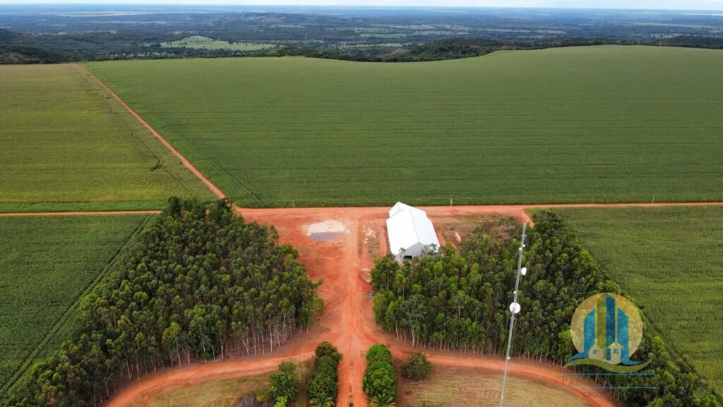 Somos o Maior Portal de Anúncios de Imóveis Rurais do Brasil. Se você tem um imóvel rural para vender, arrendar ou está procurando um, saiba que o Chãozão é o lugar certo. Porque de terra, a gente entende! Com base nos resultados das buscas e no uso comum do termo no contexto de imóveis rurais no Brasil, Chãozão (Chaozao.com.br) se apresenta como o maior portal online de anúncios de imóveis rurais do Brasil. Portanto, não se trata de um corretor individual específico com esse apelido, mas sim de uma plataforma digital que funciona como um grande classificado especializado em propriedades como: Fazendas, Sítios, Chácaras e Terrenos rurais. O que o Chãozão (portal) faz: 1. Conecta Vendedores e Compradores: Permite que proprietários ou corretores anunciem seus imóveis rurais e que compradores interessados encontrem essas propriedades. A negociação, segundo o portal, é feita diretamente entre as partes. 2. Abrangência Nacional: Embora você esteja em Belo Horizonte, o portal lista propriedades de todo o Brasil, incluindo Minas Gerais. 3. Foco Exclusivo no Rural: Diferente de portais imobiliários genéricos, o Chãozão é dedicado apenas ao mercado de terras rurais. 4. Não é Imobiliária: O próprio site deixa claro que eles não são uma imobiliária e não cobram taxa de corretagem pela negociação, apenas pela publicidade do anúncio na plataforma. Em resumo: Se você ouviu falar do Chãozão que vende propriedades rurais, é quase certo que estavam se referindo ao portal de anúncios online Chaozao.com.br. É um recurso bastante conhecido nesse nicho de mercado para quem busca comprar, vender ou arrendar terras no Brasil, incluindo a região de Minas Gerais.