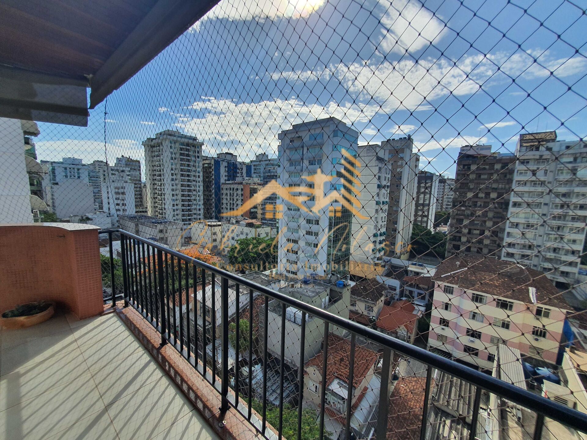 Apartamento à venda com 2 quartos, 100m² - Foto 1