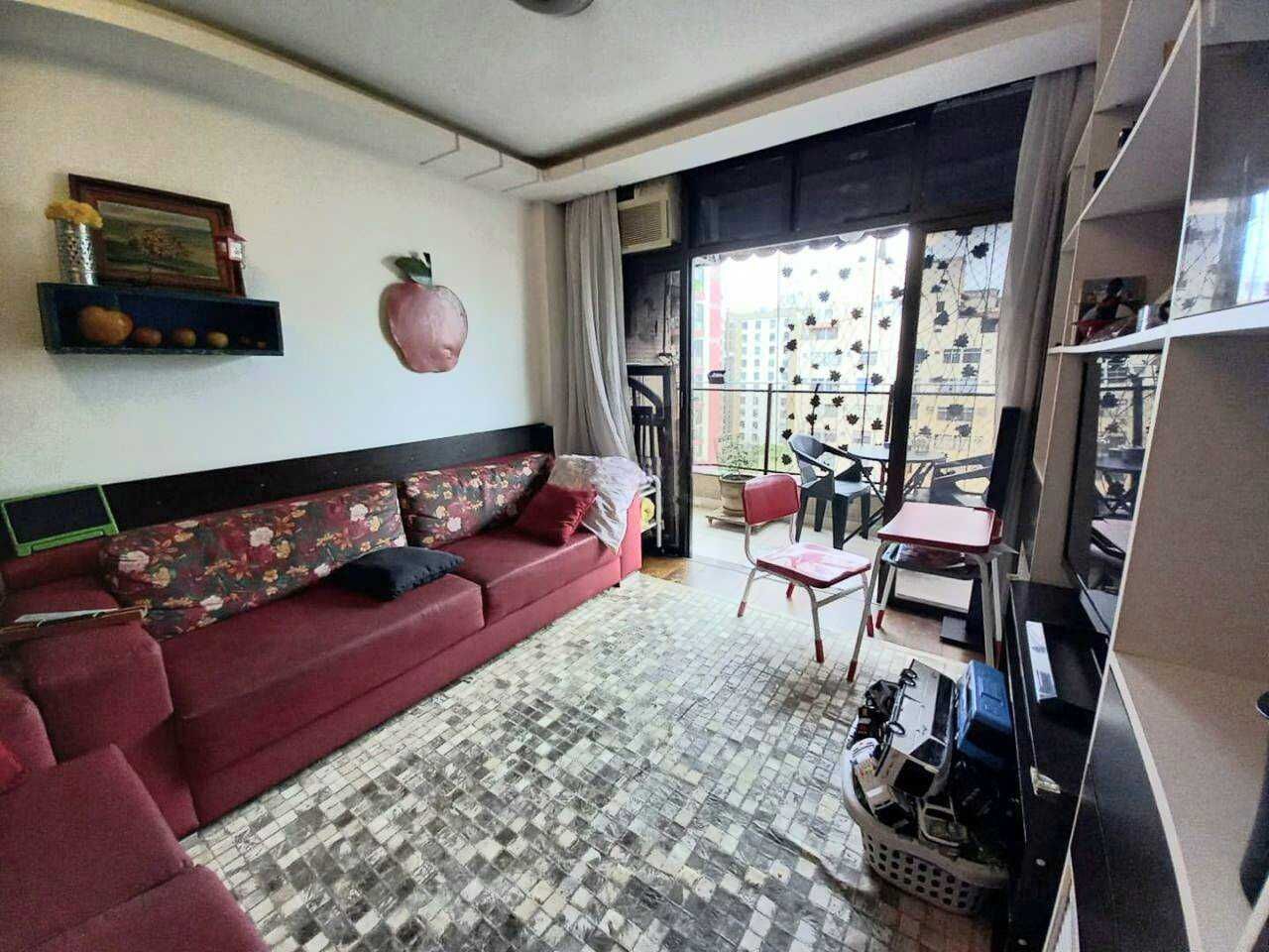 Amplo Apartamento com Varanda e Infraestrutura Completa em Condomínio Familiar.