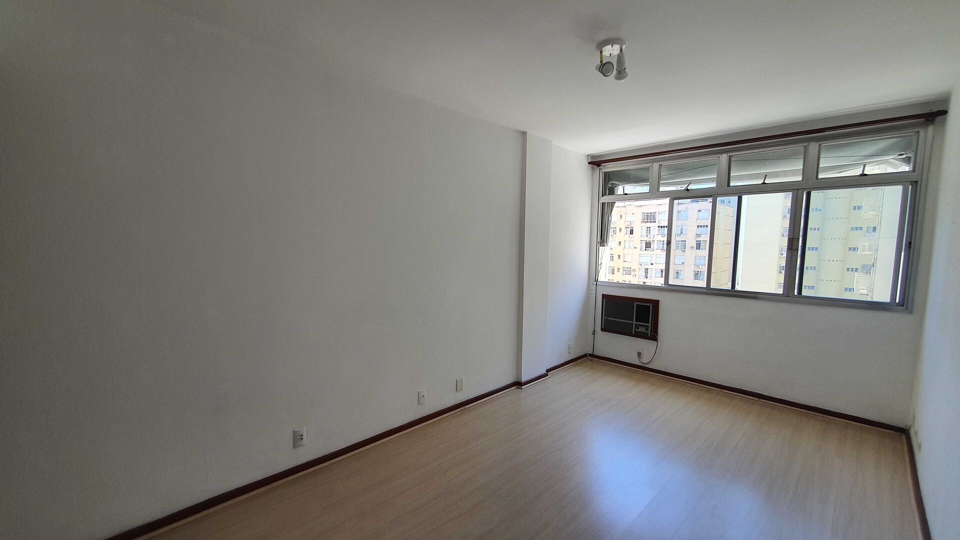 Apartamento à venda com 3 quartos, 90m² - Foto 2