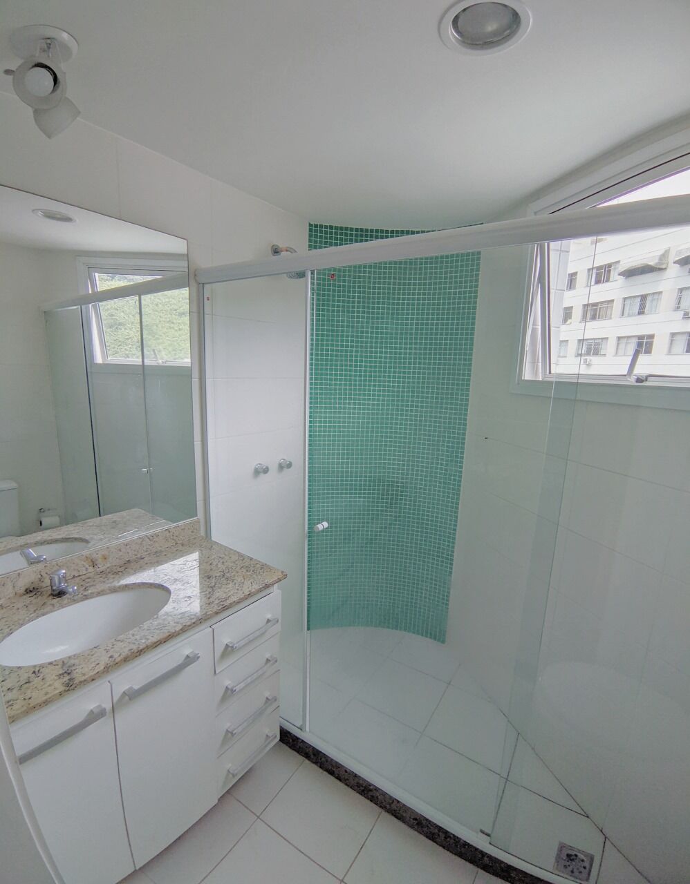 Apartamento à venda com 2 quartos, 70m² - Foto 5