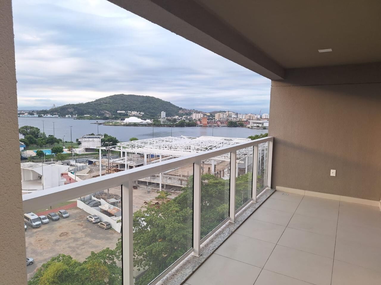 Moderno 2 Quartos com Suíte, Lazer Completo e Vista Livre em São Domingos!