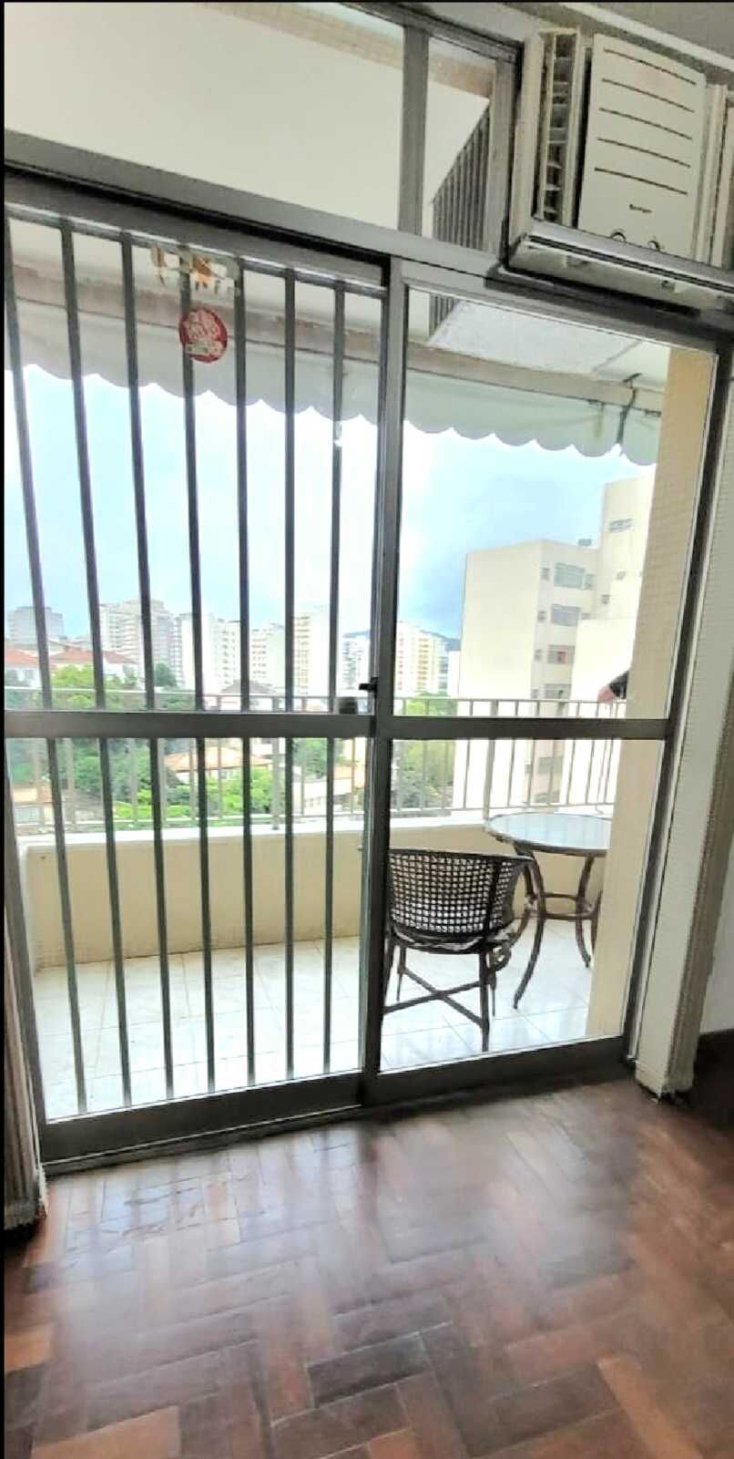 Apartamento à venda com 3 quartos, 140m² - Foto 11