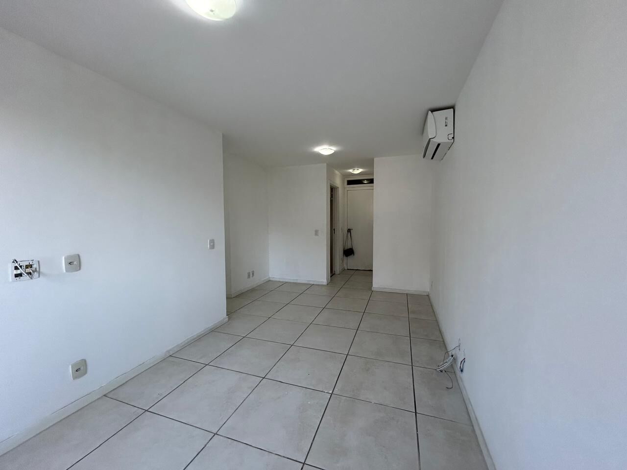 Apartamento à venda com 2 quartos, 62m² - Foto 3