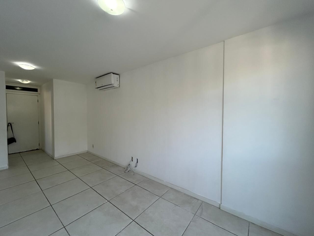 Apartamento à venda com 2 quartos, 62m² - Foto 4