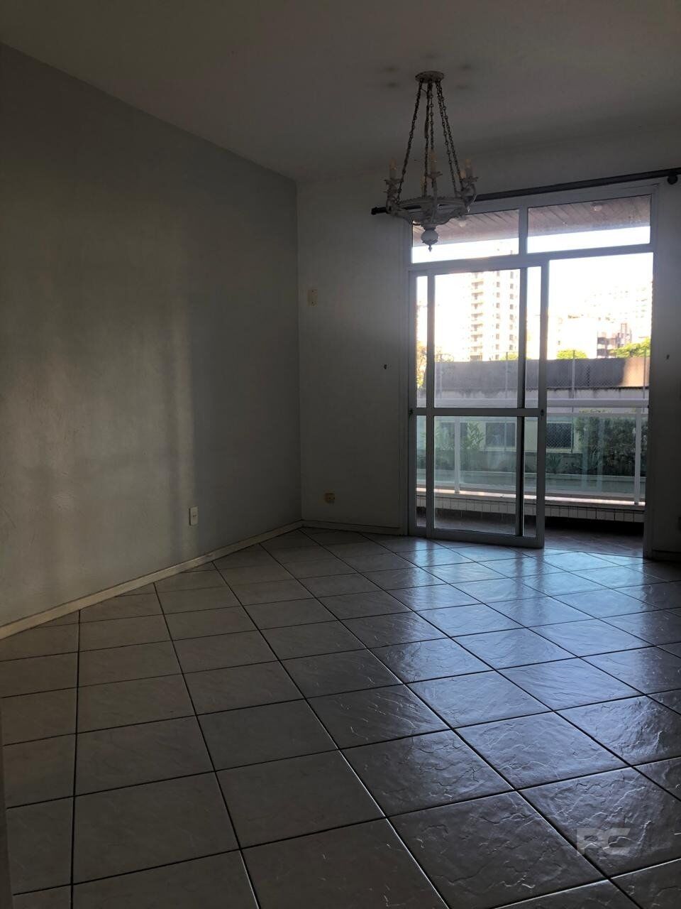 Apartamento à venda com 2 quartos, 80m² - Foto 2