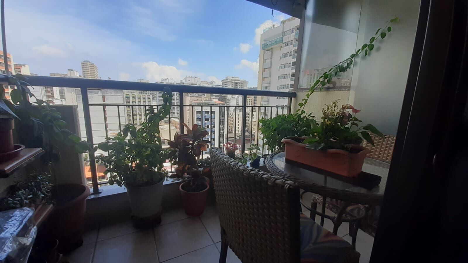 Apartamento à venda com 2 quartos, 70m² - Foto 2