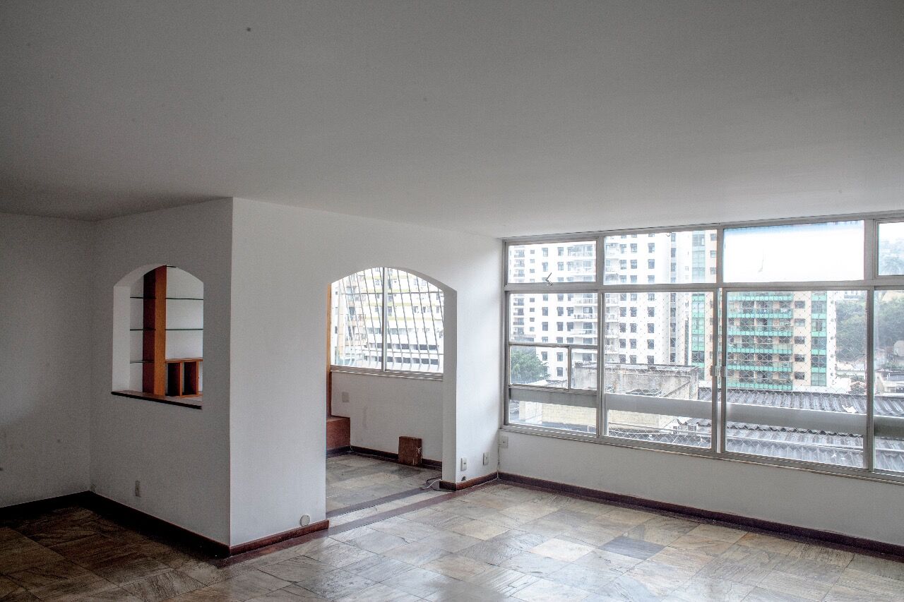 Apartamento à venda com 4 quartos, 172m² - Foto 2