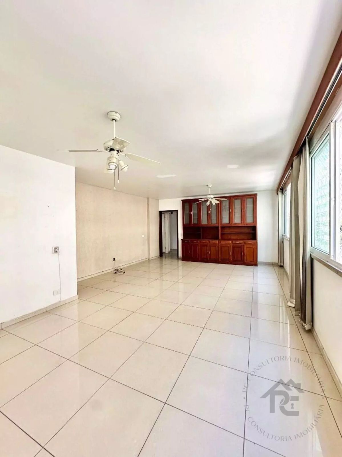 Apartamento à venda com 4 quartos, 170m² - Foto 2