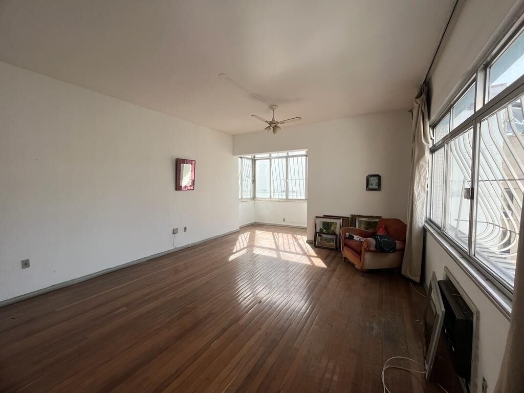 Apartamento à venda com 3 quartos, 160m² - Foto 1