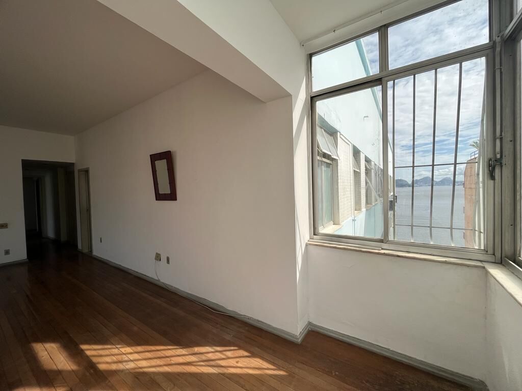 Apartamento à venda com 3 quartos, 160m² - Foto 4