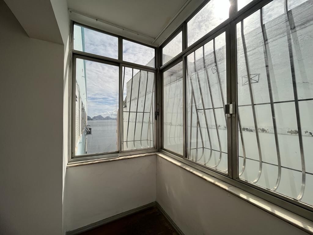 Apartamento à venda com 3 quartos, 160m² - Foto 2