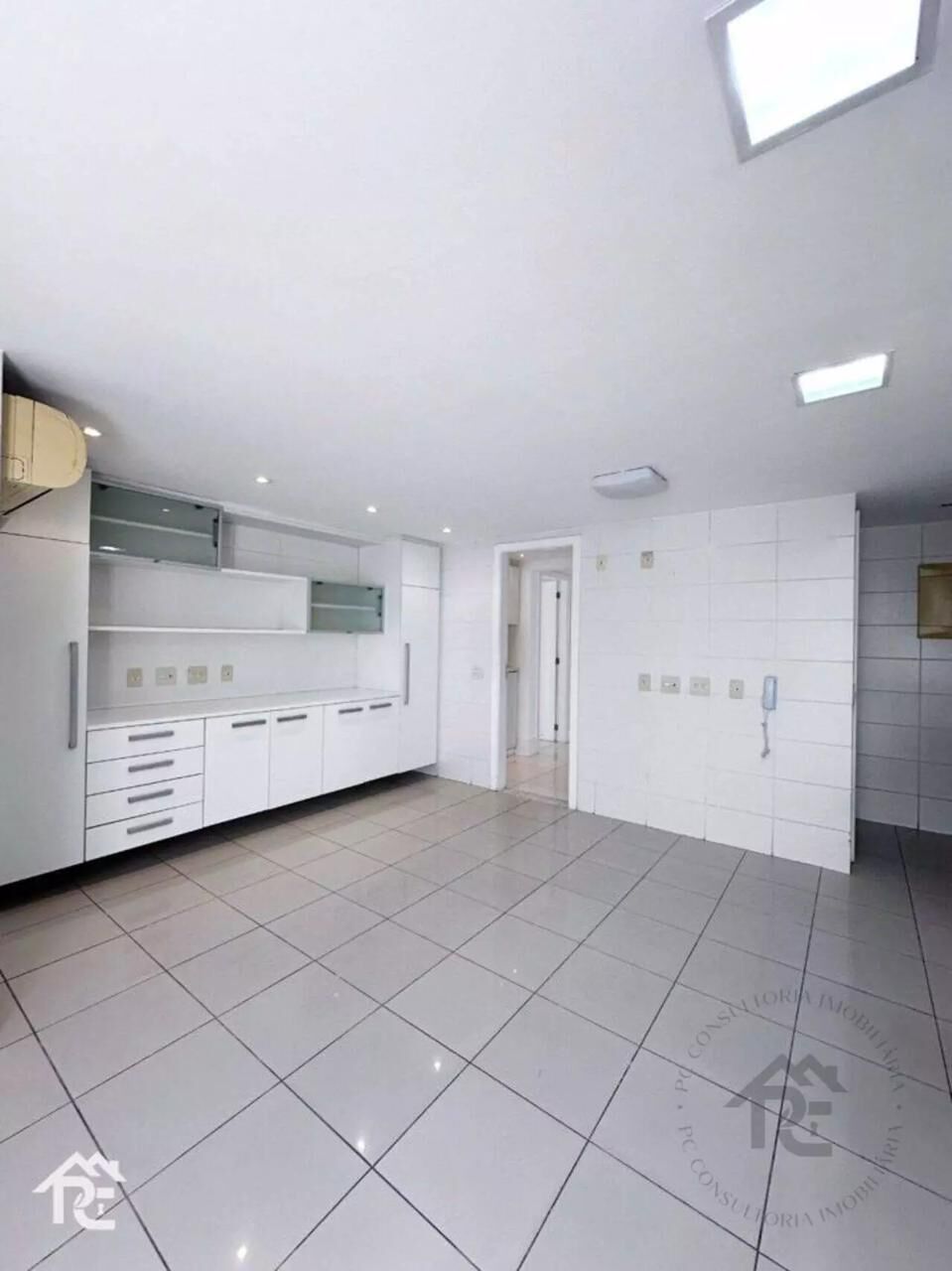 Apartamento à venda com 3 quartos, 250m² - Foto 11