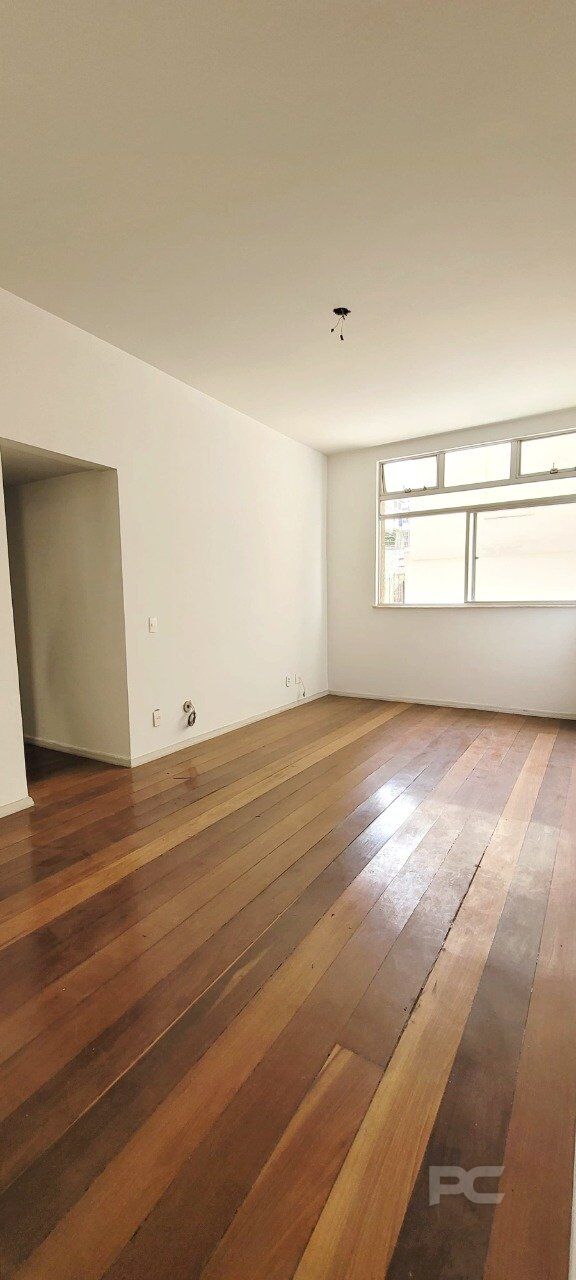 Apartamento à venda com 2 quartos, 75m² - Foto 2