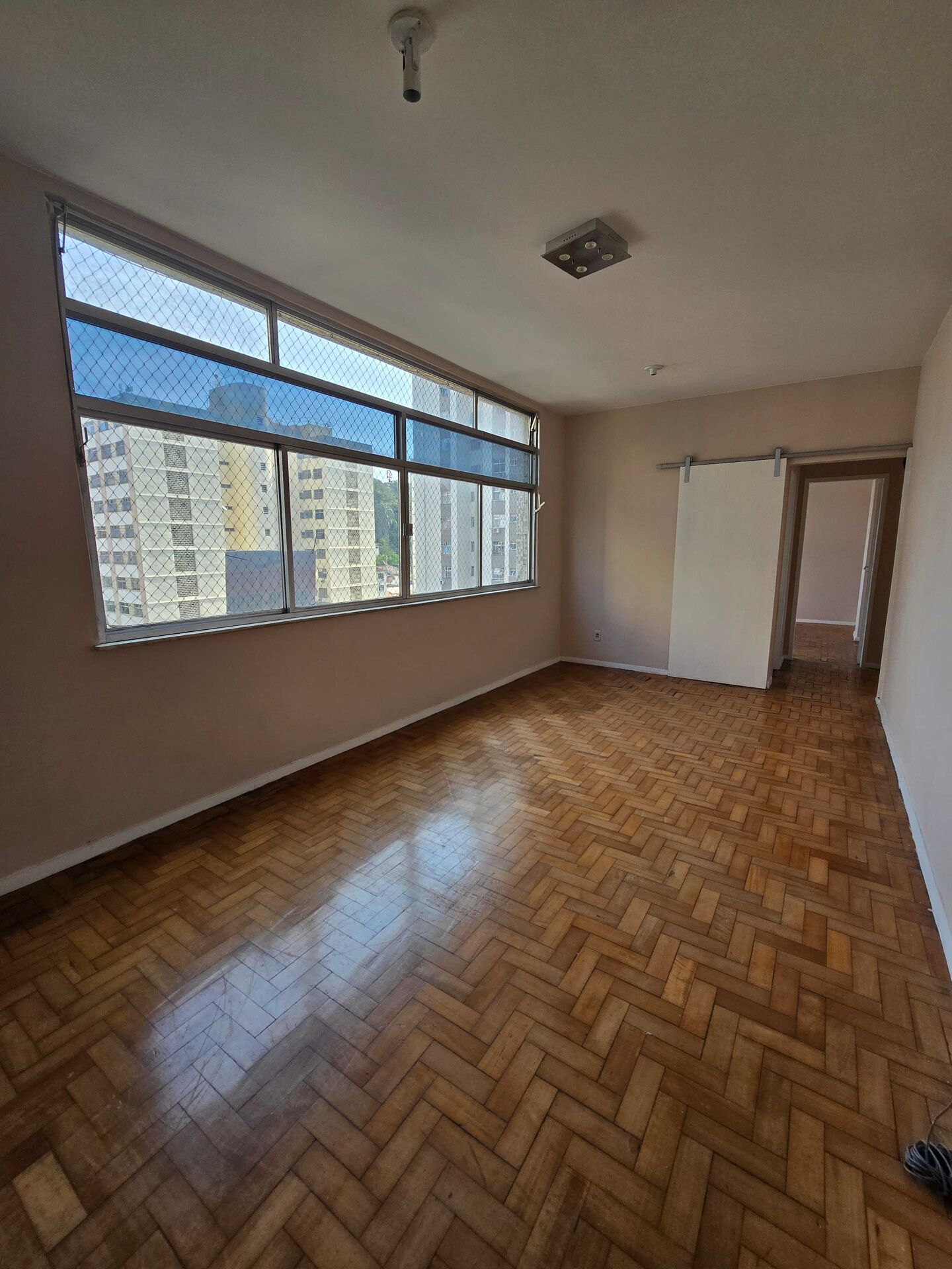 Apartamento à venda com 2 quartos, 68m² - Foto 2