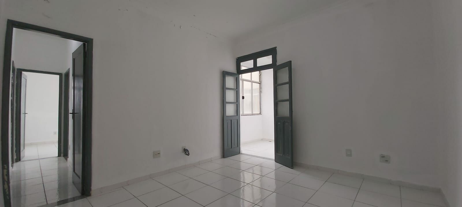 Apartamento à venda com 3 quartos, 110m² - Foto 1