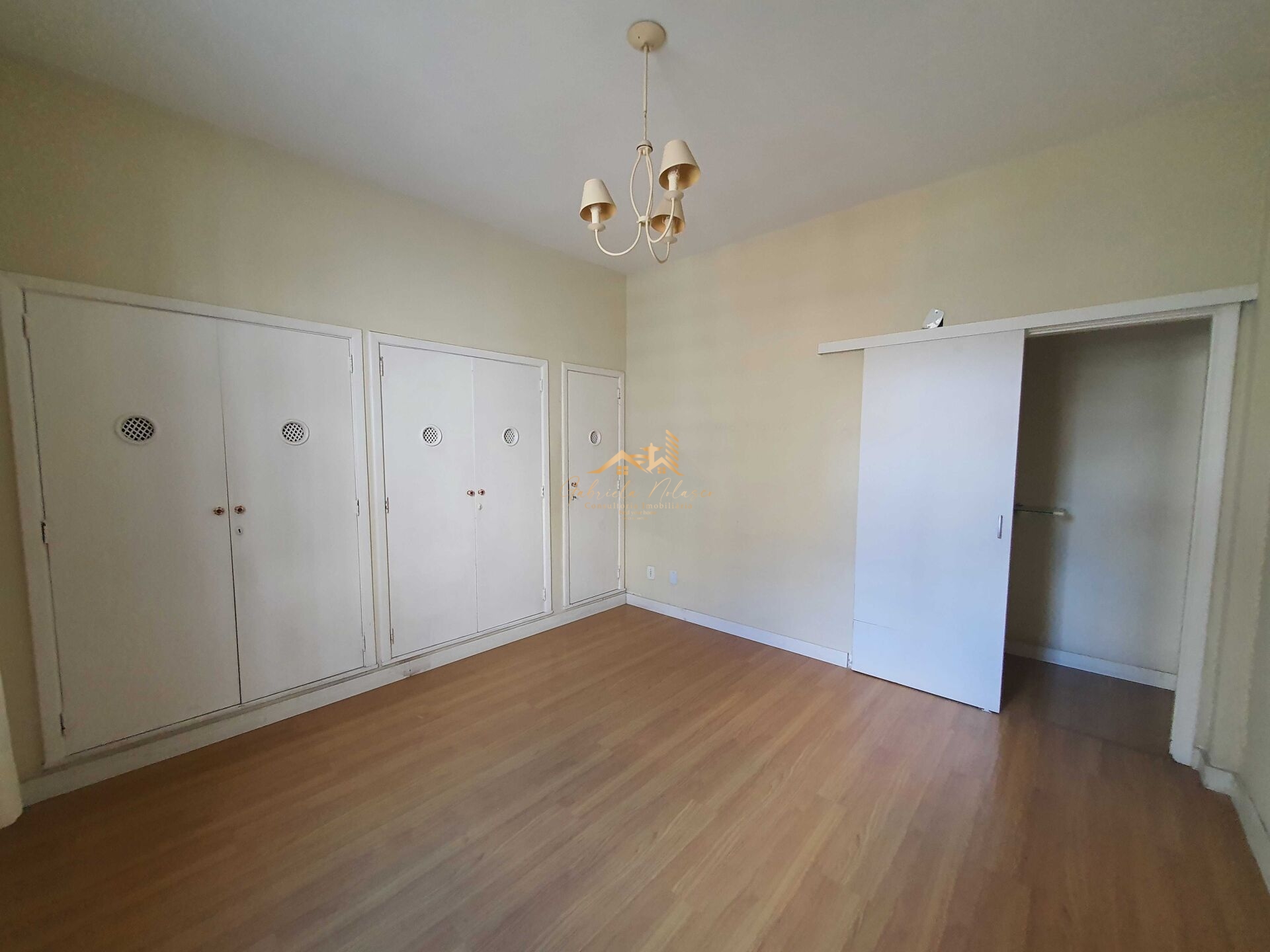 Apartamento à venda com 2 quartos, 140m² - Foto 1