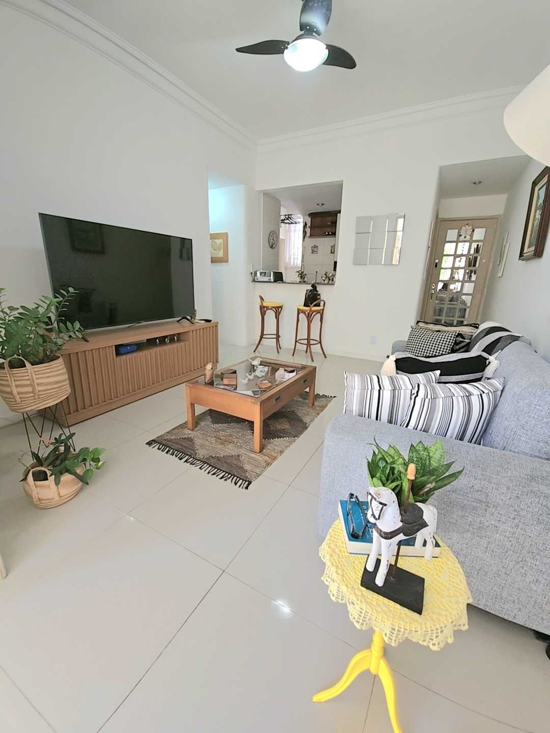 Apartamento à venda com 2 quartos, 74m² - Foto 1