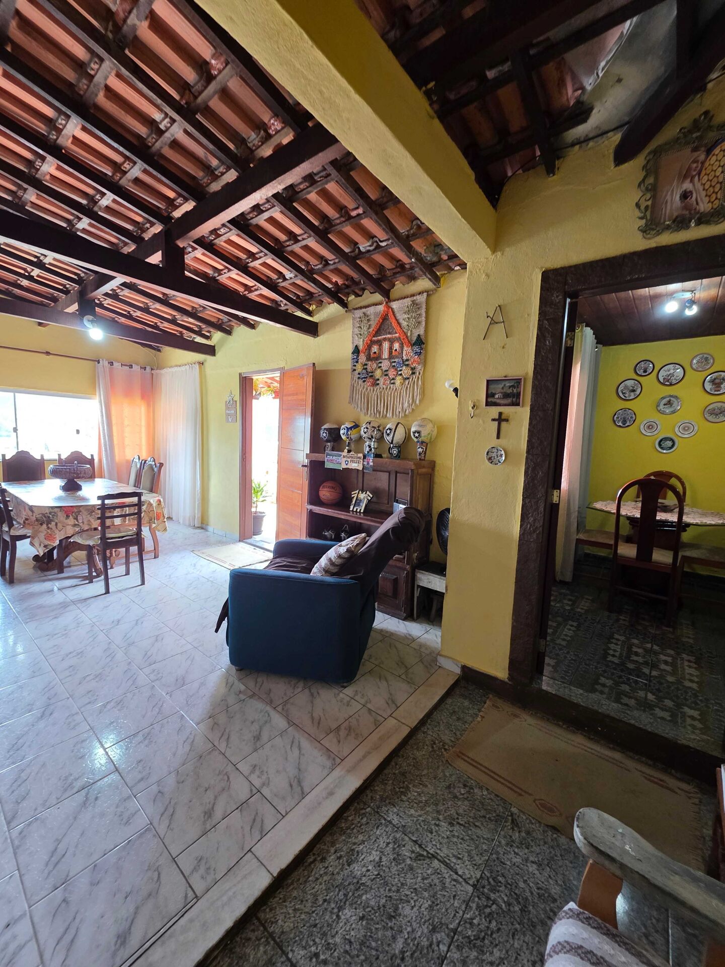 Casa TriplexEssa aqui não é só uma casa… é visão. É estratégia. É renda inteligente. Imagine um imóvel que não depende de uma única fonte… ele se multiplica.