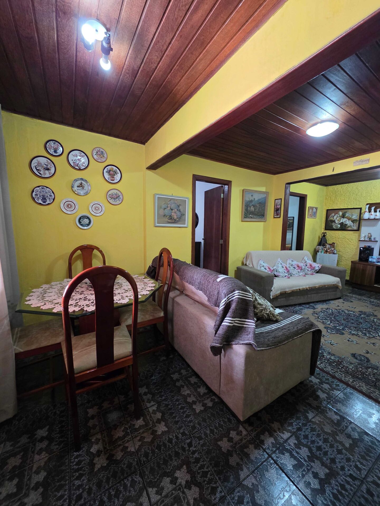 Casa TriplexEssa aqui não é só uma casa… é visão. É estratégia. É renda inteligente. Imagine um imóvel que não depende de uma única fonte… ele se multiplica.
