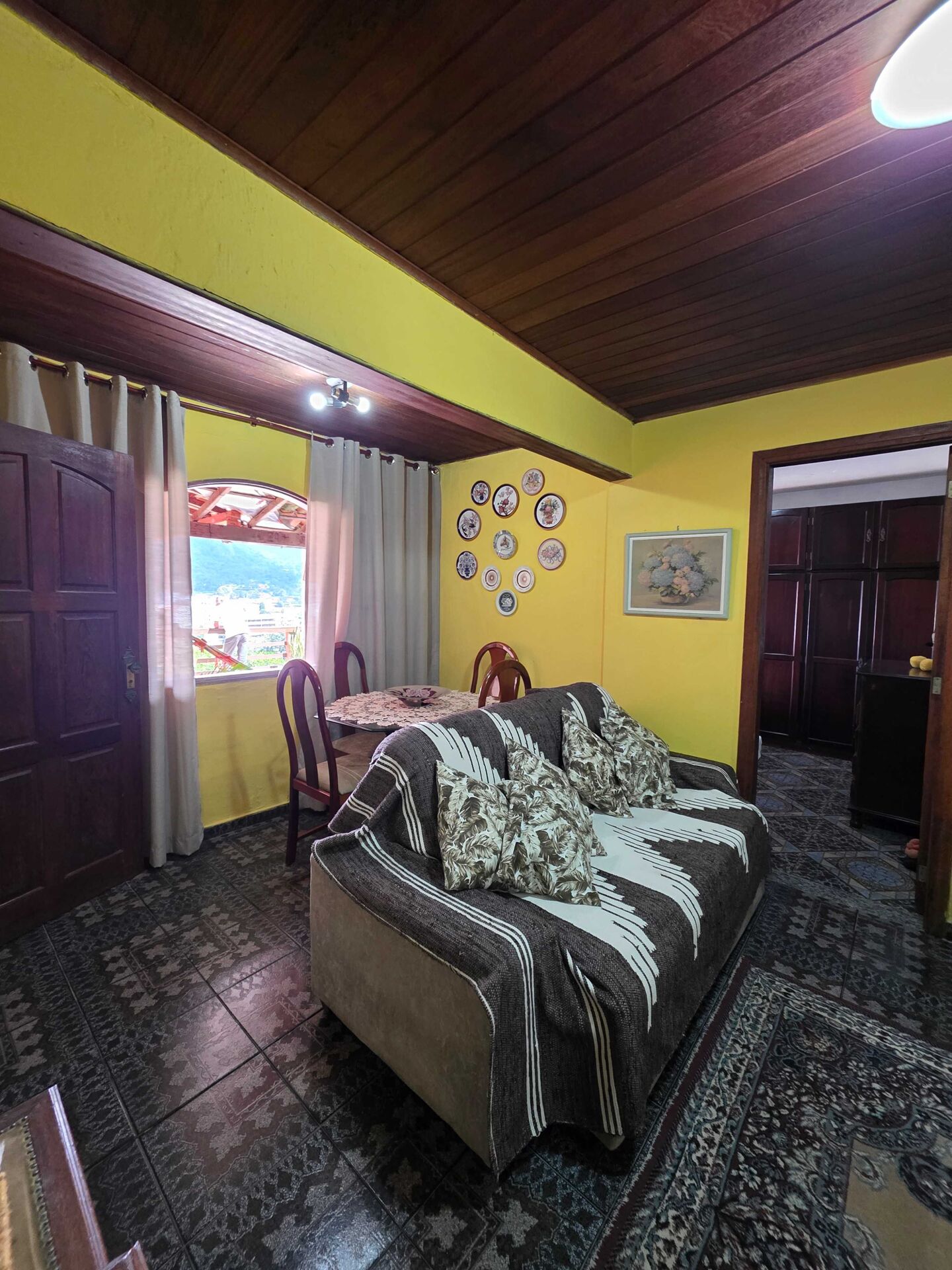 Casa TriplexEssa aqui não é só uma casa… é visão. É estratégia. É renda inteligente. Imagine um imóvel que não depende de uma única fonte… ele se multiplica.