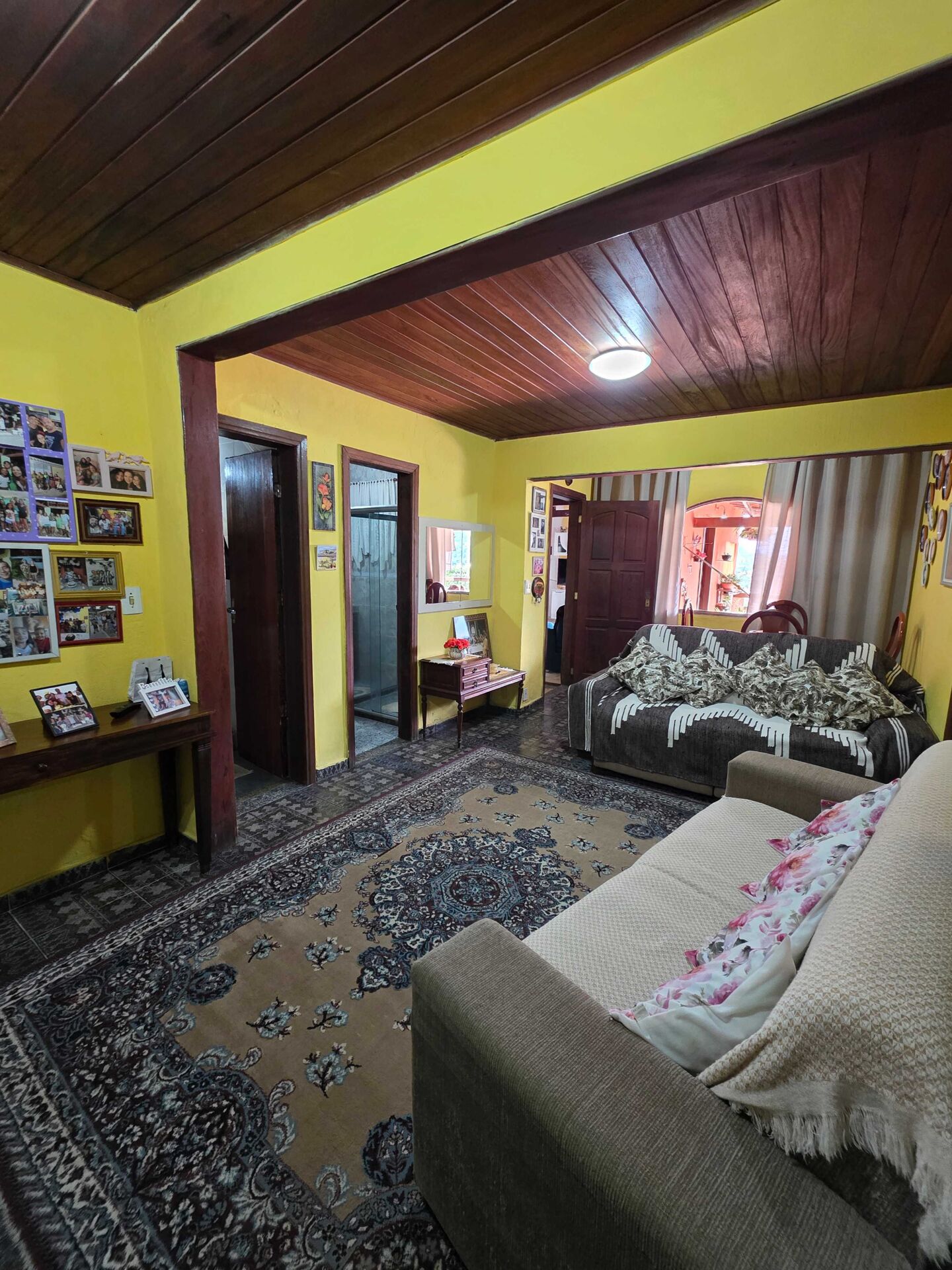 Casa TriplexEssa aqui não é só uma casa… é visão. É estratégia. É renda inteligente. Imagine um imóvel que não depende de uma única fonte… ele se multiplica.