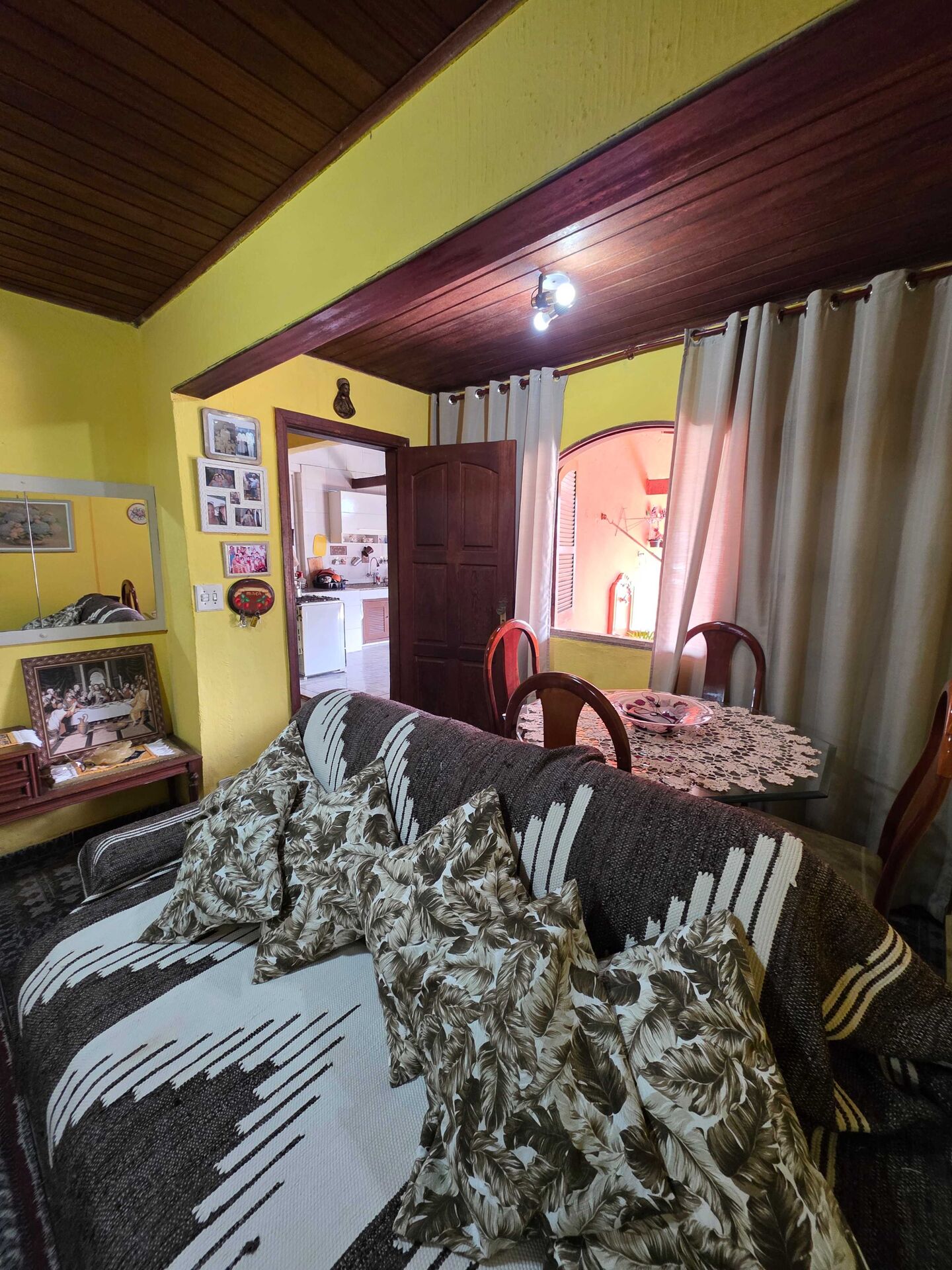 Casa TriplexEssa aqui não é só uma casa… é visão. É estratégia. É renda inteligente. Imagine um imóvel que não depende de uma única fonte… ele se multiplica.