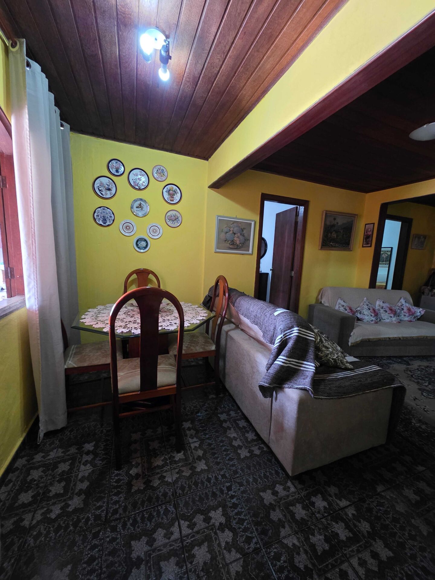 Casa TriplexEssa aqui não é só uma casa… é visão. É estratégia. É renda inteligente. Imagine um imóvel que não depende de uma única fonte… ele se multiplica.