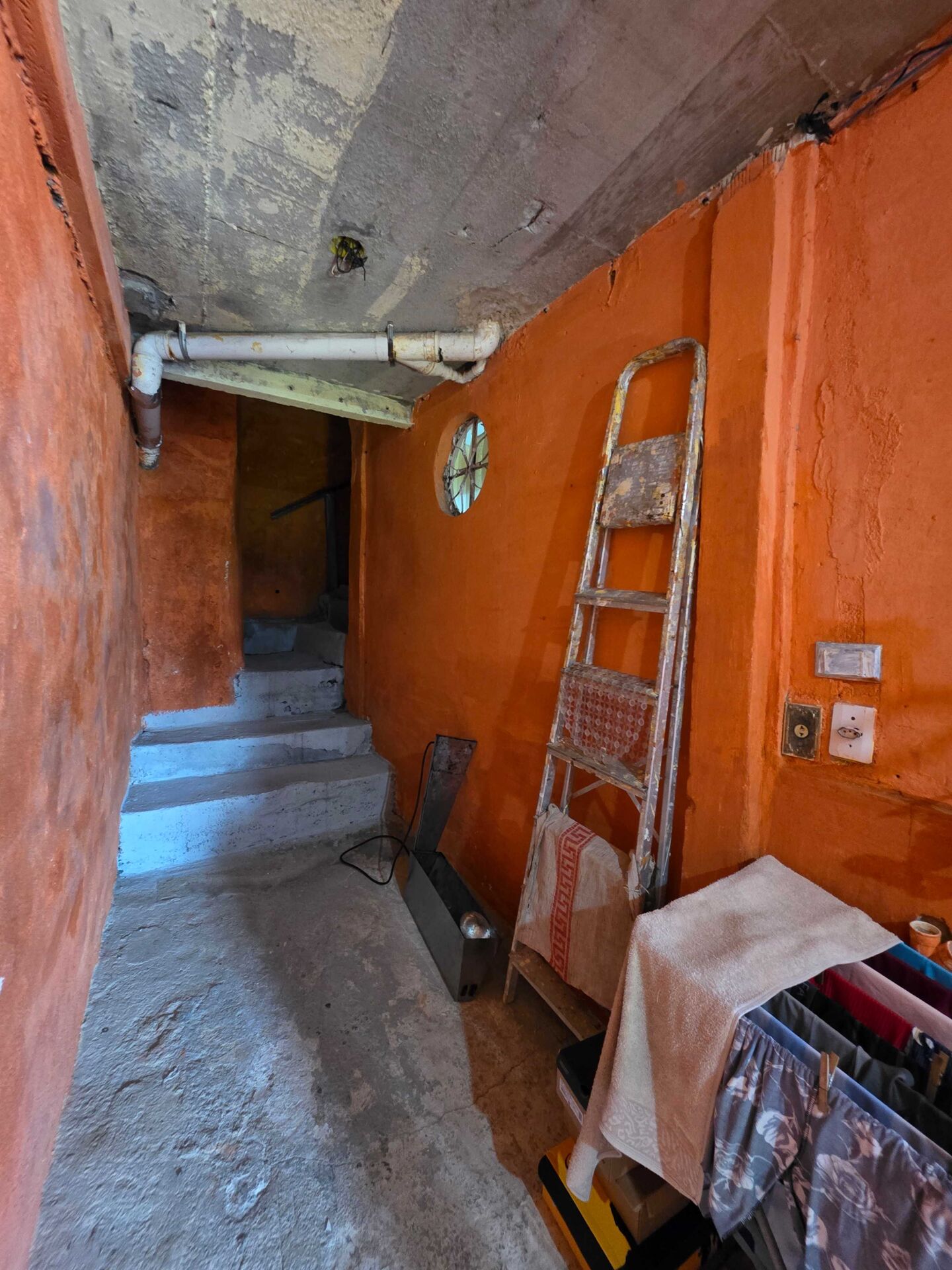 Casa TriplexEssa aqui não é só uma casa… é visão. É estratégia. É renda inteligente. Imagine um imóvel que não depende de uma única fonte… ele se multiplica.
