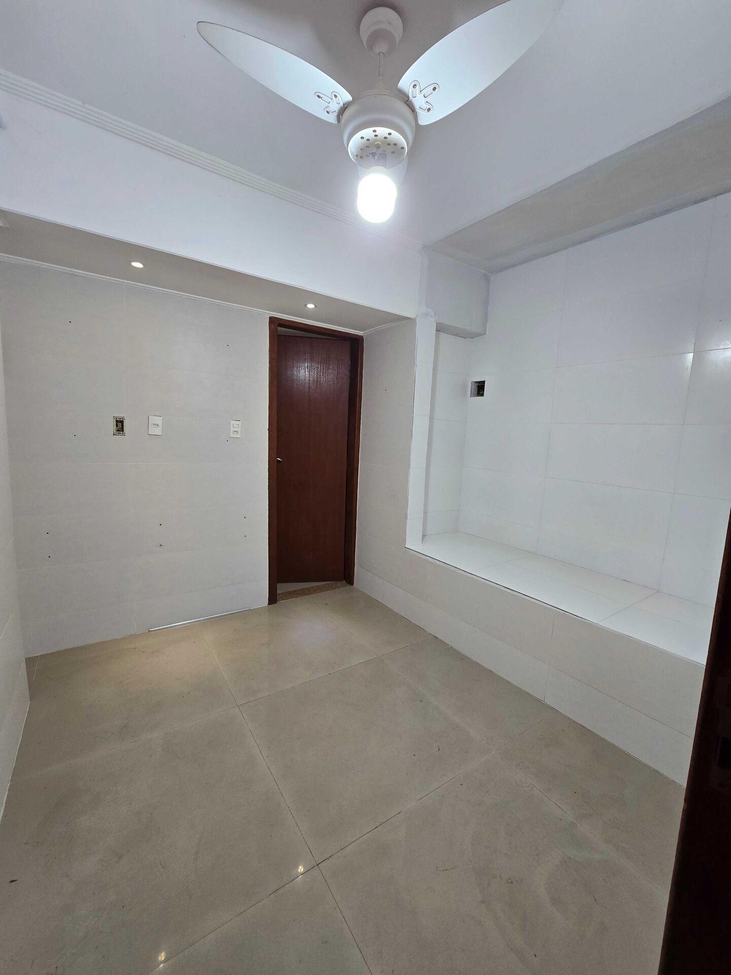 Apartamento à venda com 2 quartos, 75m² - Foto 11