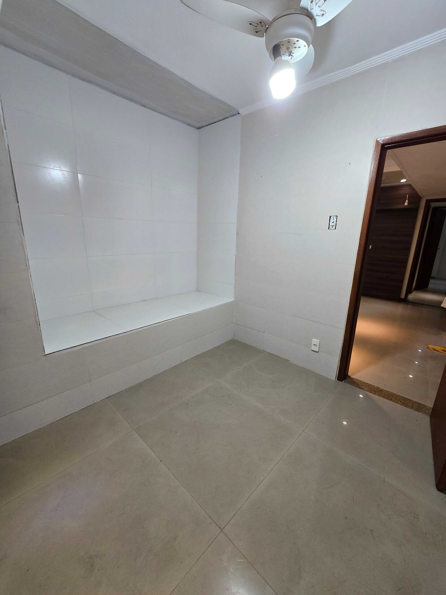 Apartamento à venda com 2 quartos, 75m² - Foto 14