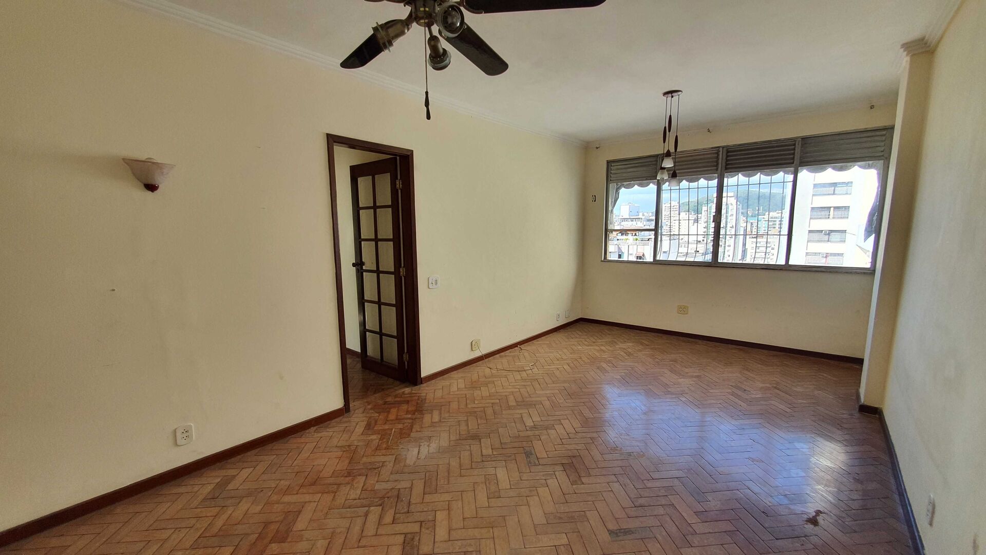 Apartamento à venda com 3 quartos, 100m² - Foto 2