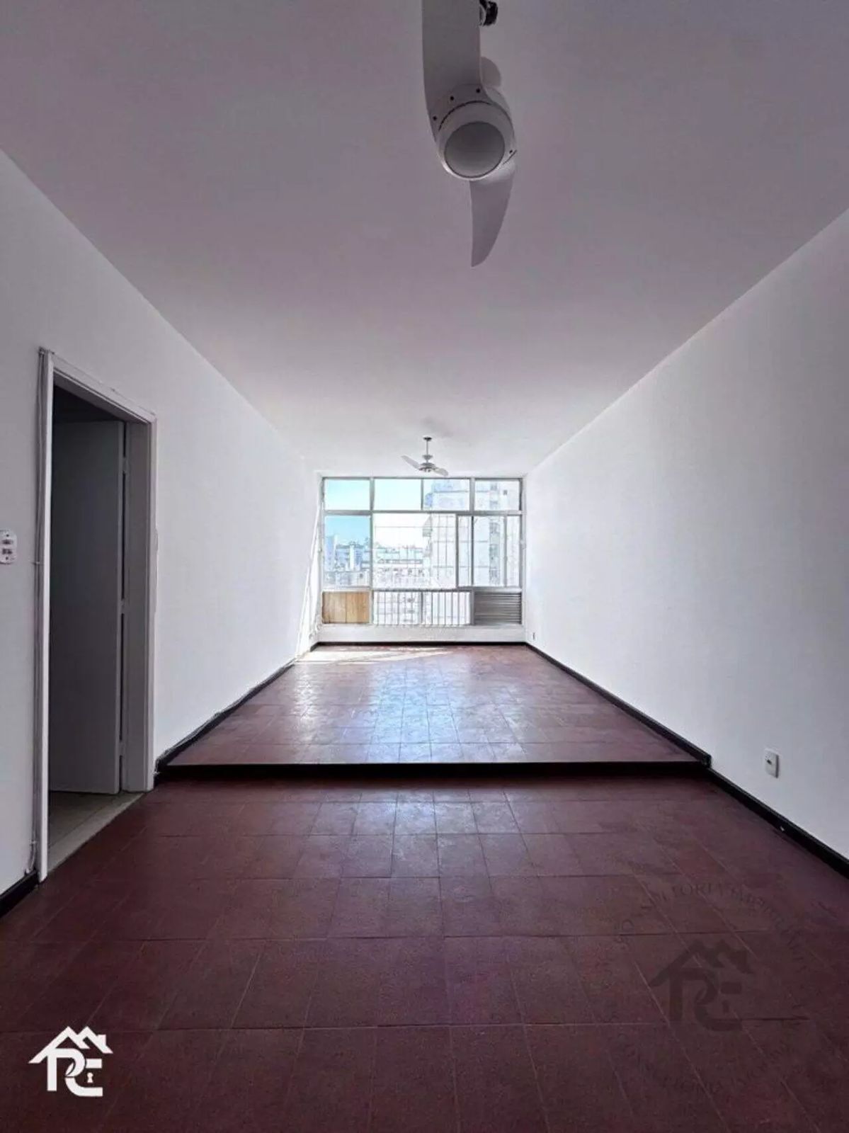 Apartamento à venda com 4 quartos, 150m² - Foto 2