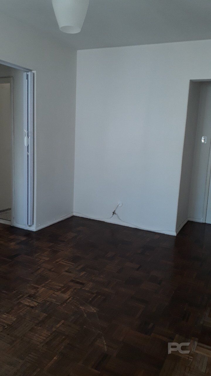 Apartamento à venda com 2 quartos, 70m² - Foto 2