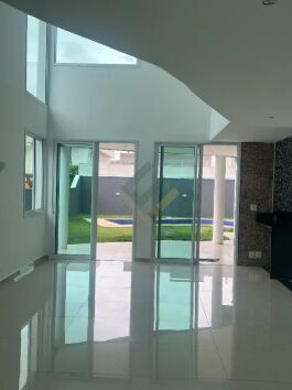 Casa de Condomínio para alugar com 5 quartos, 380m² - Foto 2