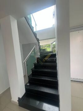 Casa de Condomínio para alugar com 5 quartos, 380m² - Foto 3