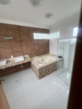 Casa de Condomínio para alugar com 5 quartos, 380m² - Foto 9