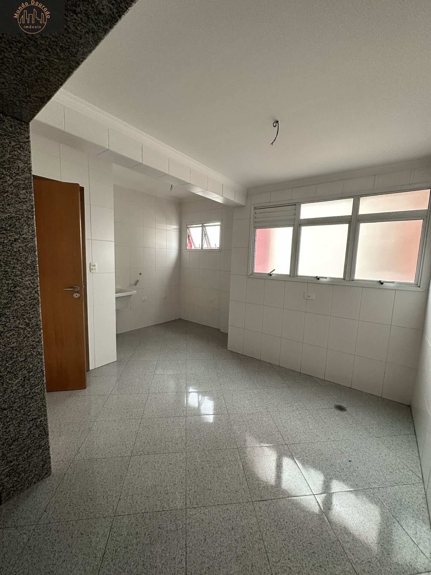 Apartamento à venda com 3 quartos, 168m² - Foto 3