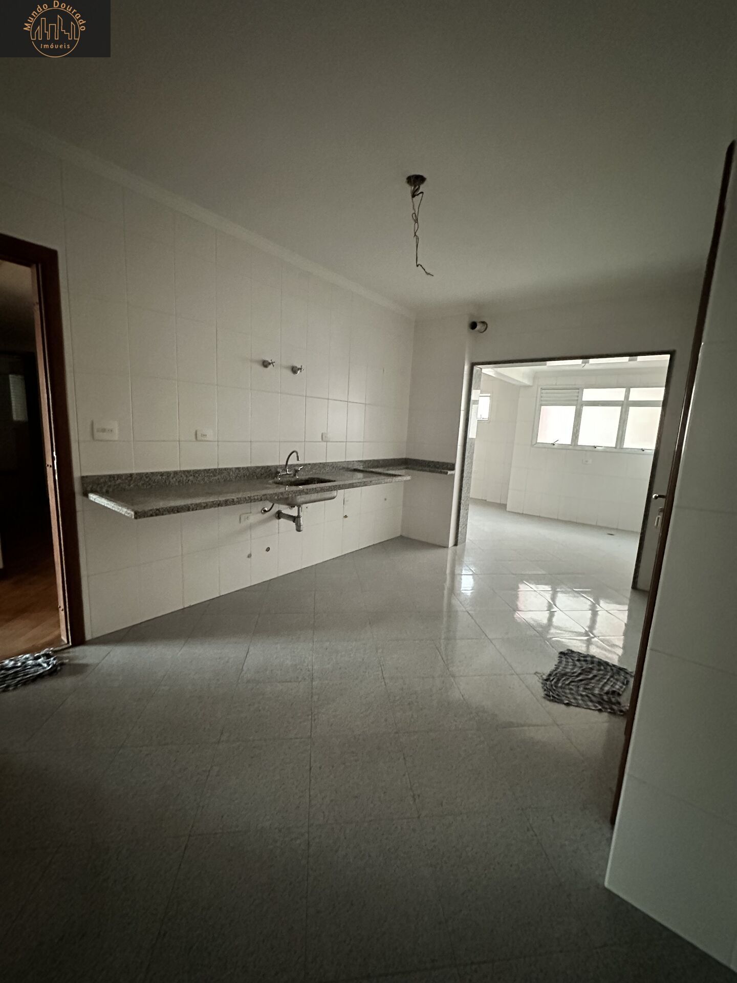 Apartamento à venda com 3 quartos, 168m² - Foto 2