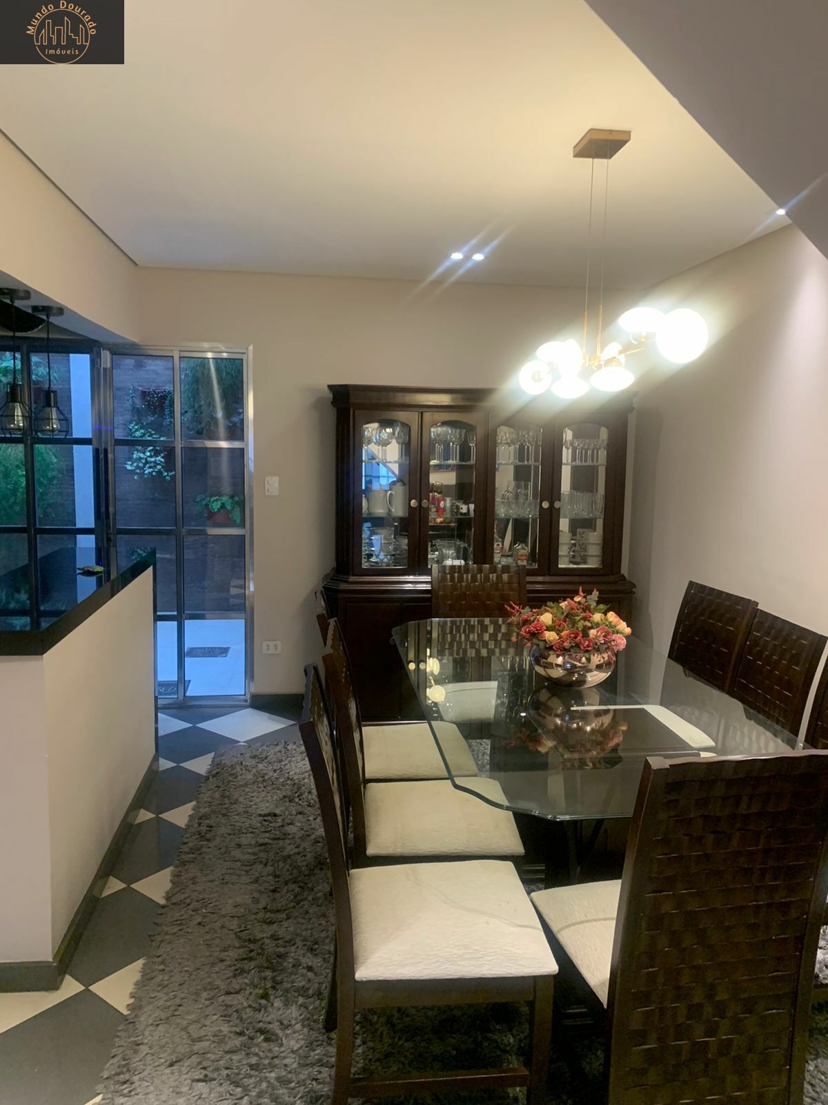 Sobrado à venda com 3 quartos, 238m² - Foto 1