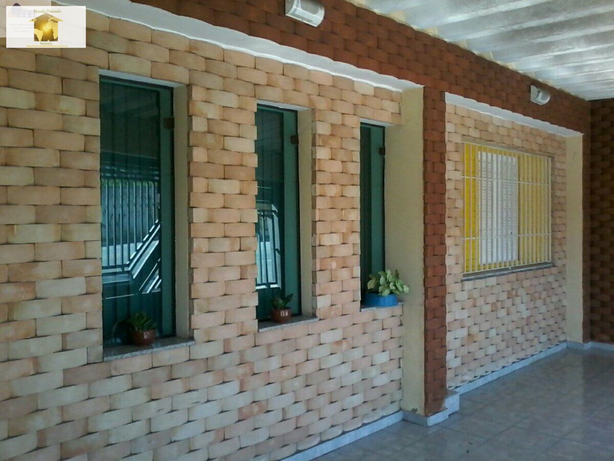 Casa à venda com 4 quartos, 236m² - Foto 1