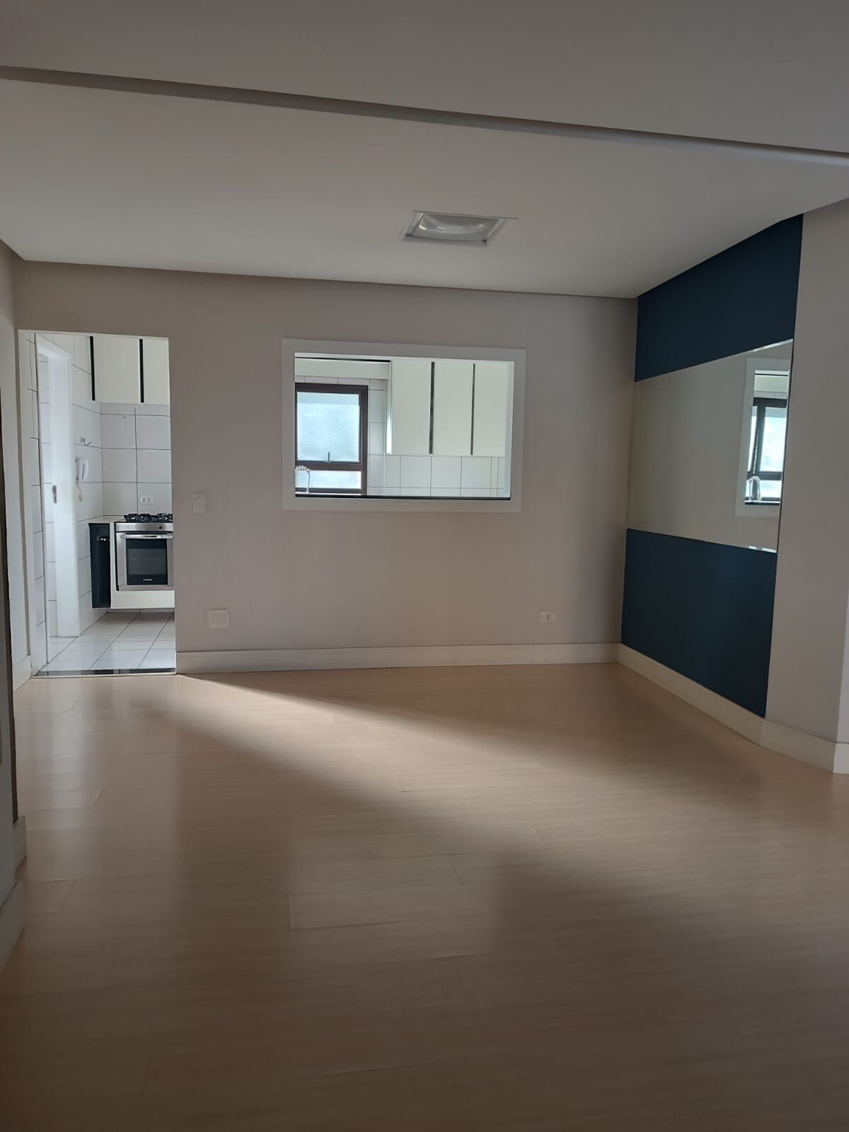 Apartamento à venda com 3 quartos, 98m² - Foto 2