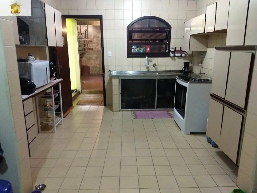 Sobrado à venda com 4 quartos, 200m² - Foto 8