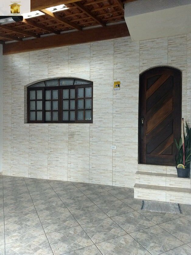 Sobrado à venda com 4 quartos, 200m² - Foto 1