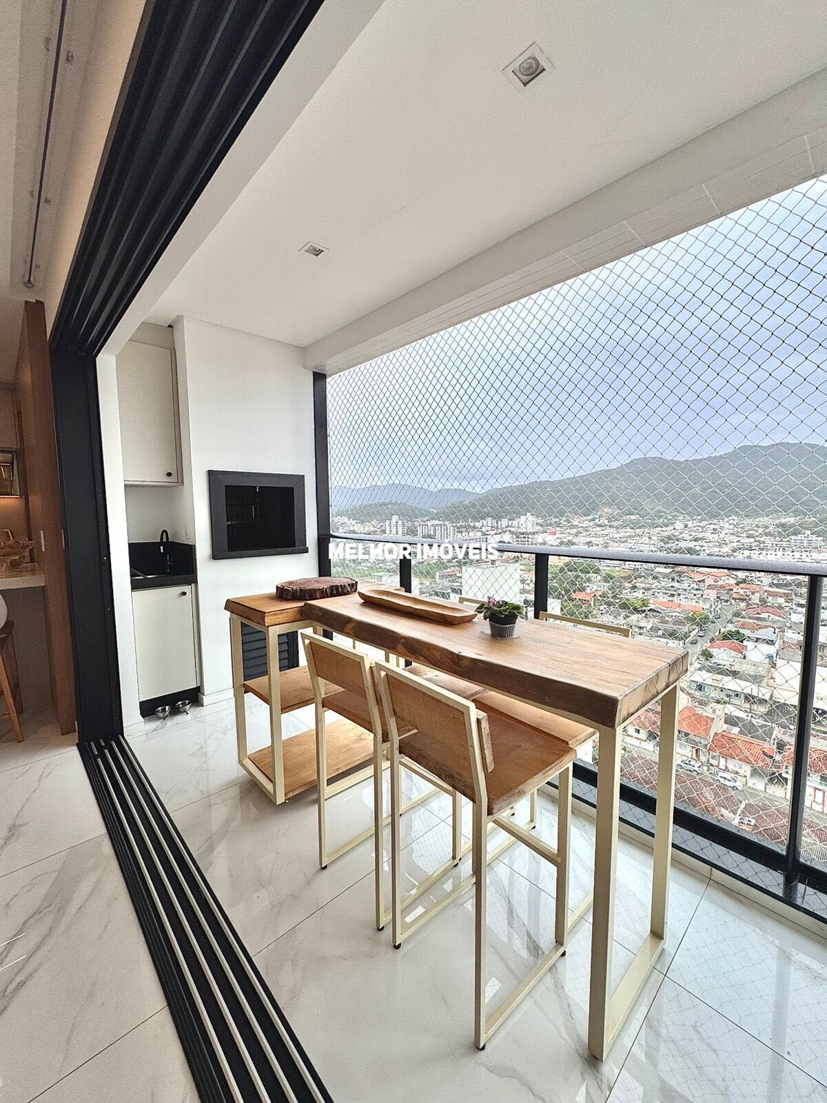 Apartamento à venda com 3 quartos, 110m² - Foto 1