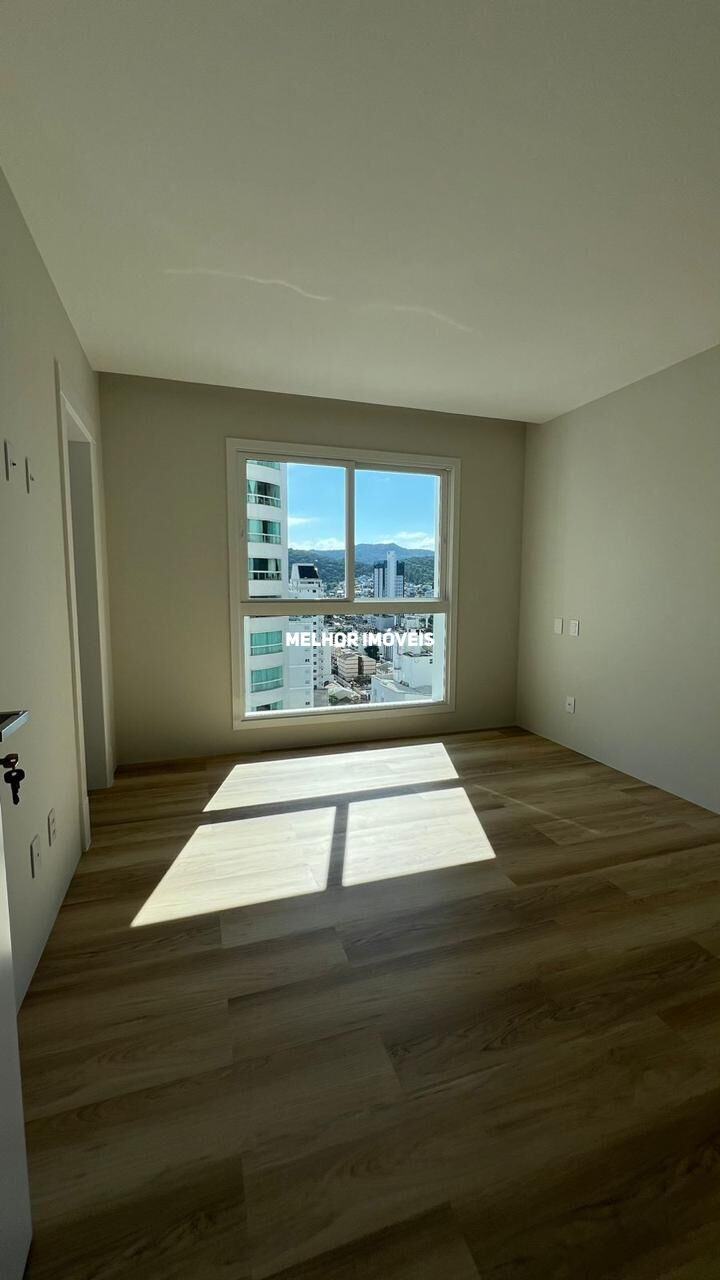 Apartamento à venda com 4 quartos, 150m² - Foto 18